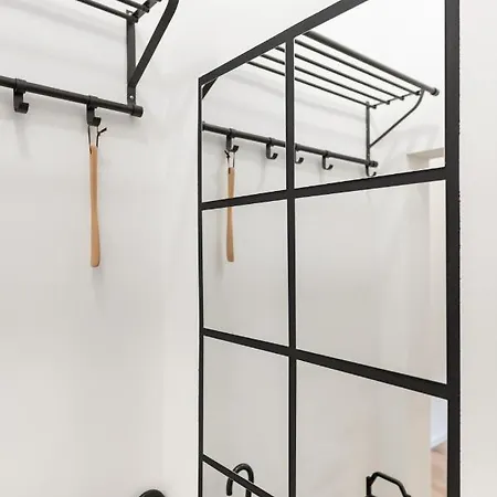 Comfee - Ultracentral Апартаменти *